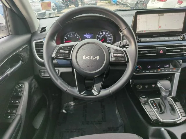 Used 2023 White Kia S image 11
