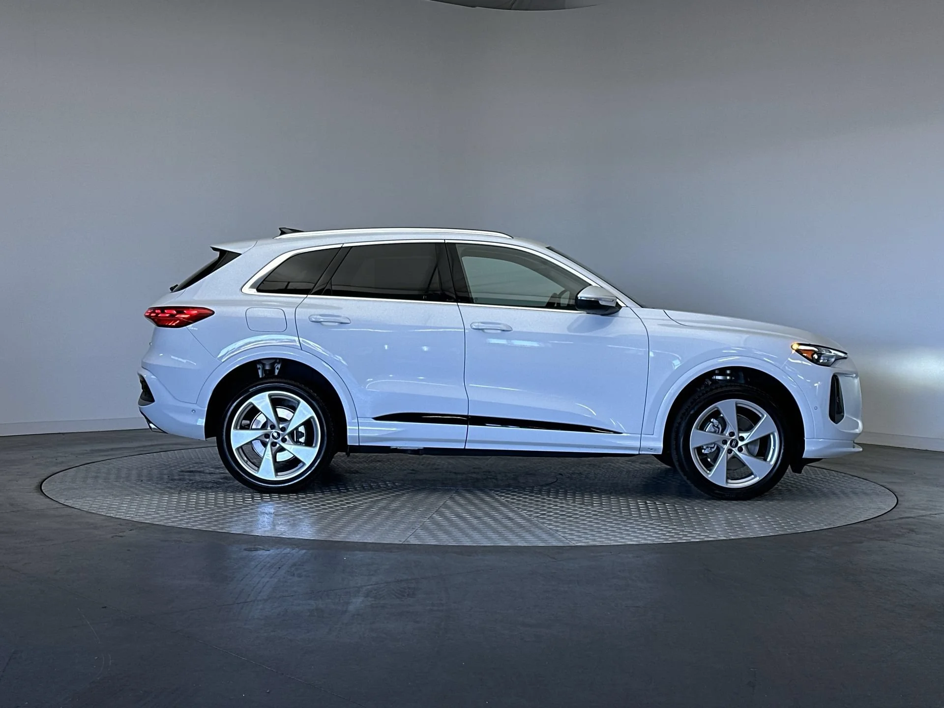 2025 Audi Q5 Premium Plus - Photo 10