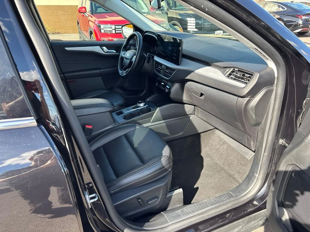 Used 2025 Black Ford Platinum image 26