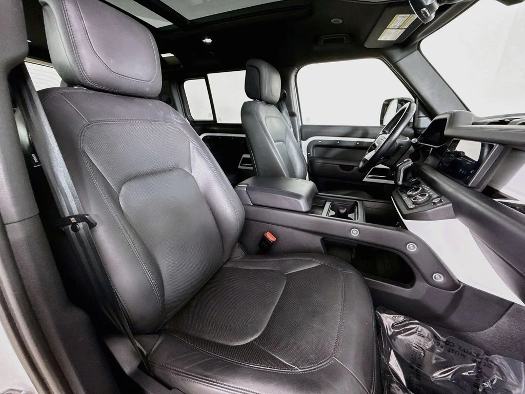 Used 2024 White Land Rover S image 29