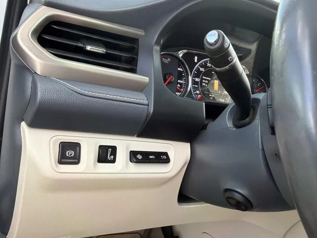 Used 2022 White GMC Denali image 35