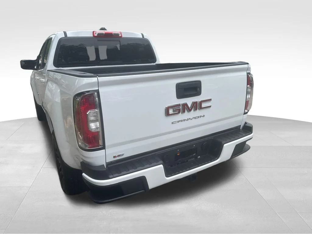 Used 2022 White GMC Elevation image 23