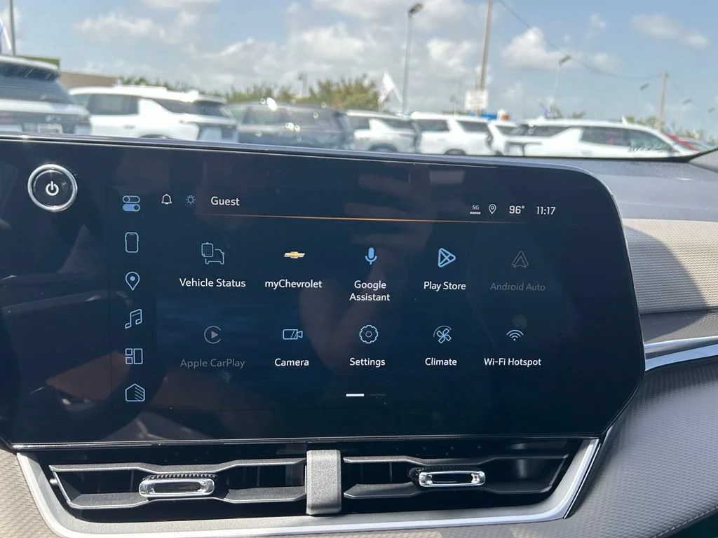 New 2027 Summit White Chevrolet LT image 21
