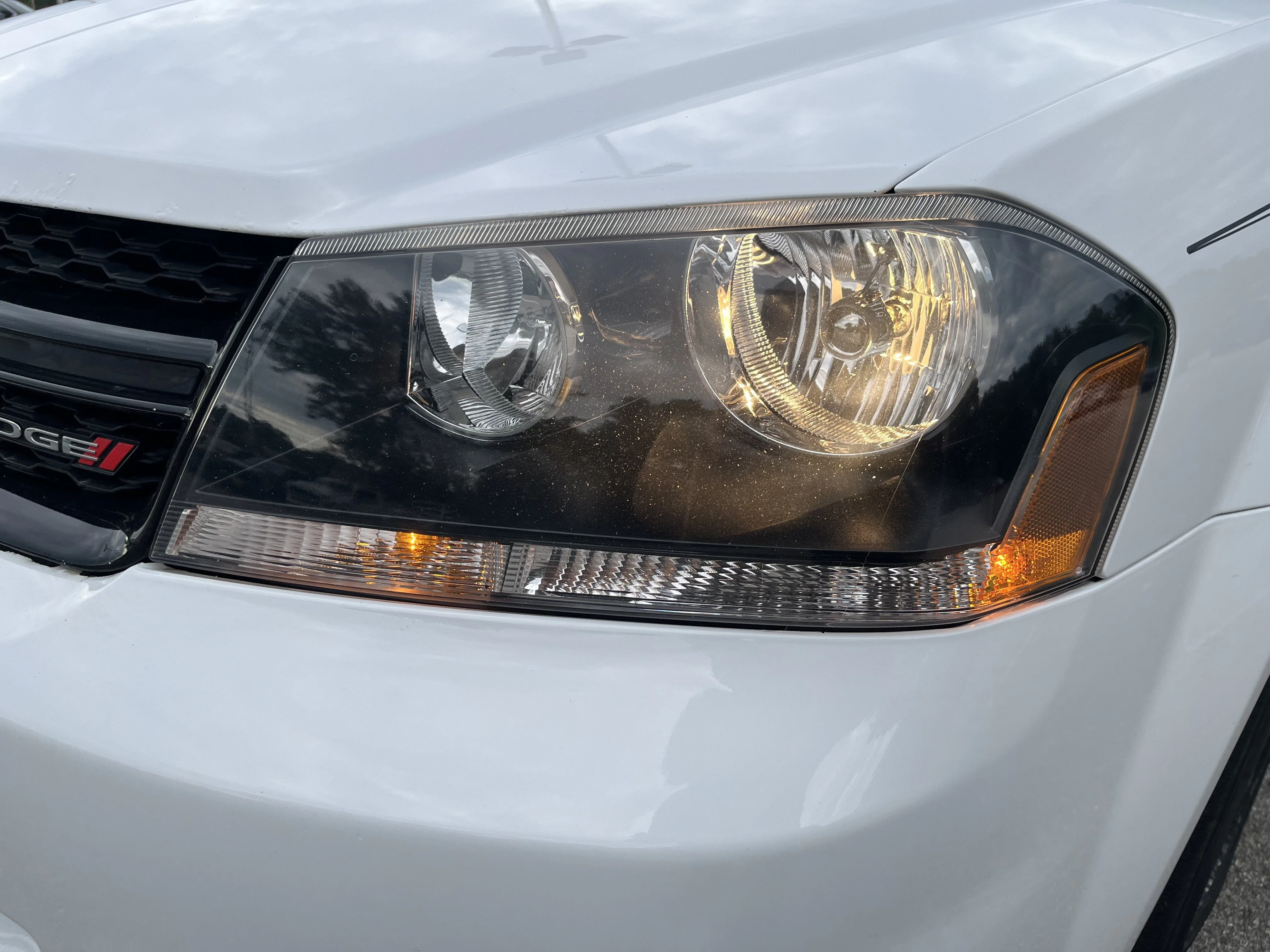 Used 2014 Bright White Clearcoat Dodge SE image 24