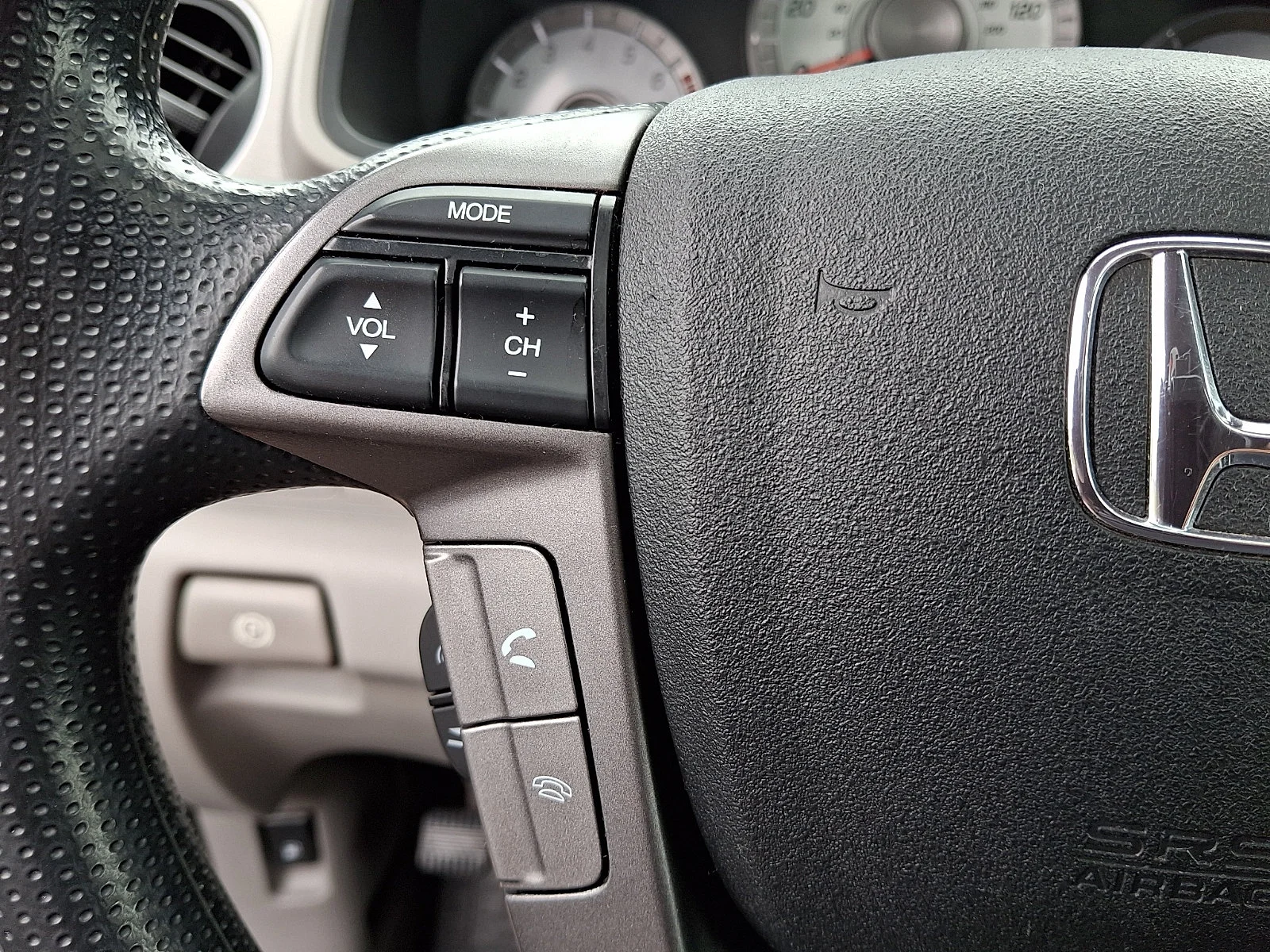 Used 2015 Modern Steel Metallic Honda SE image 22