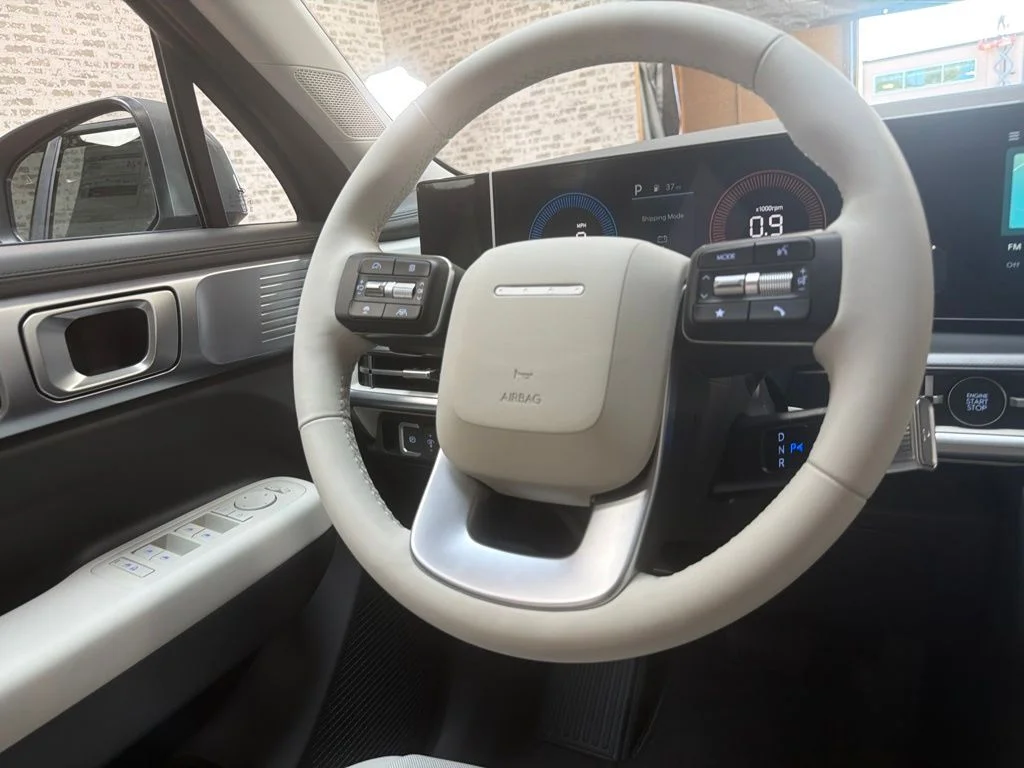 New 2027 Hampton Gray Hyundai SE image 18