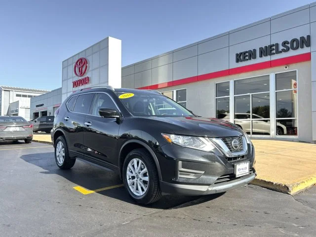 Used 2018 Nissan Rogue SV with VIN 5N1AT2MV5JC728048 for sale in Dixon, IL