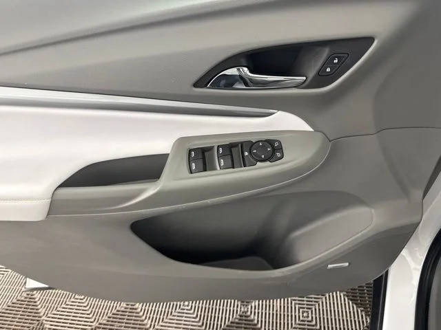 Used 2023 White Chevrolet Premier image 18