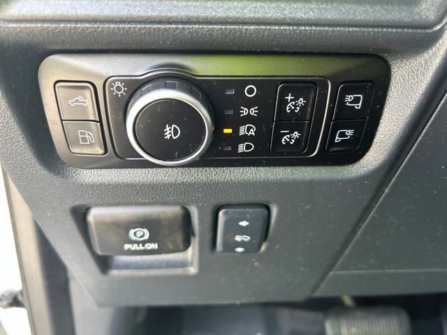 Used 2025 White Metallic Ford Platinum image 35