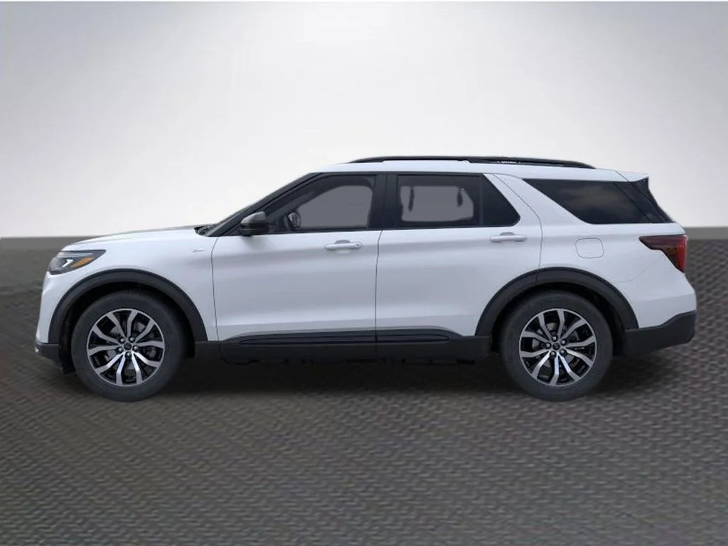 New 2026 Space White Metallic Ford ST-Line image 3