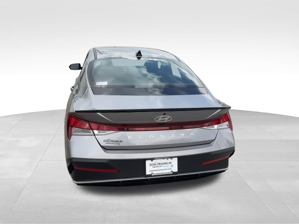 Used 2025 Silver Hyundai SEL Sport image 7