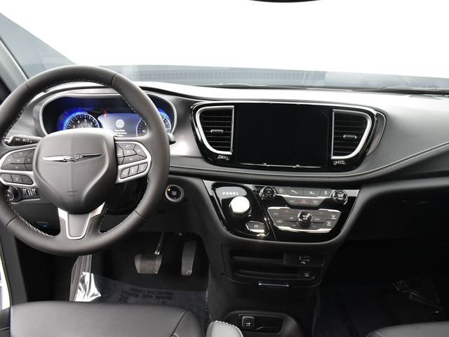2026 Chrysler Pacifica Select - Photo 11