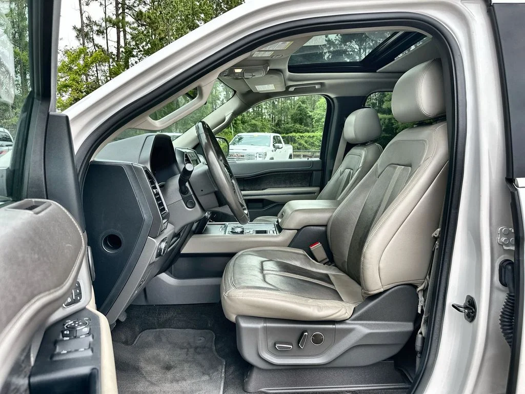Used 2019 White Platinum Metallic Tri-Coat Ford Limited image 20