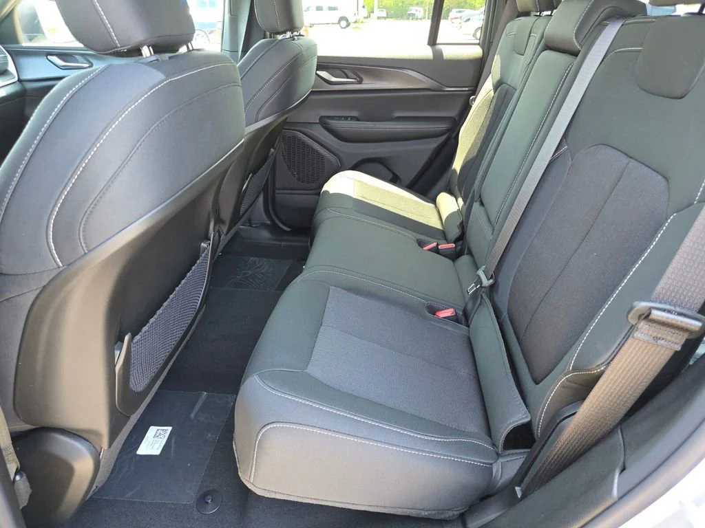 New 2026 Silver Zynith Exterior Paint Jeep Laredo image 8