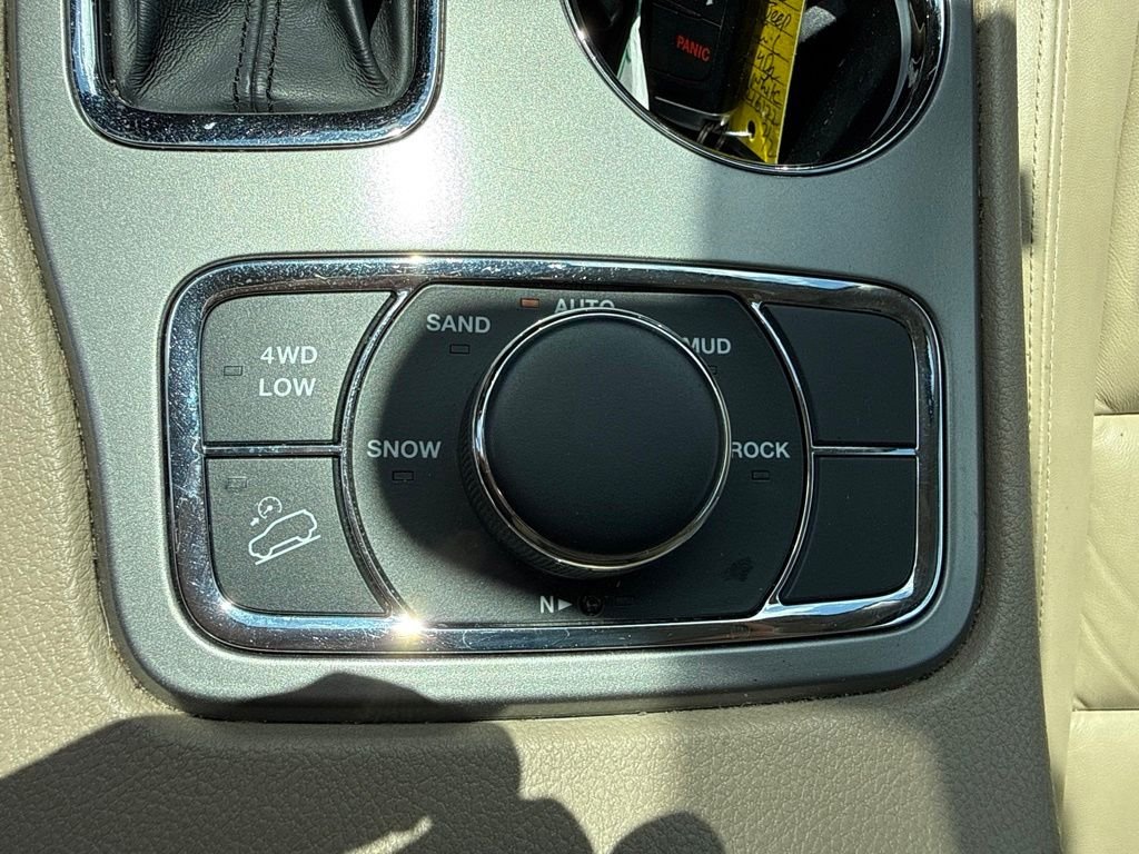 Used 2020 White Jeep Limited image 31