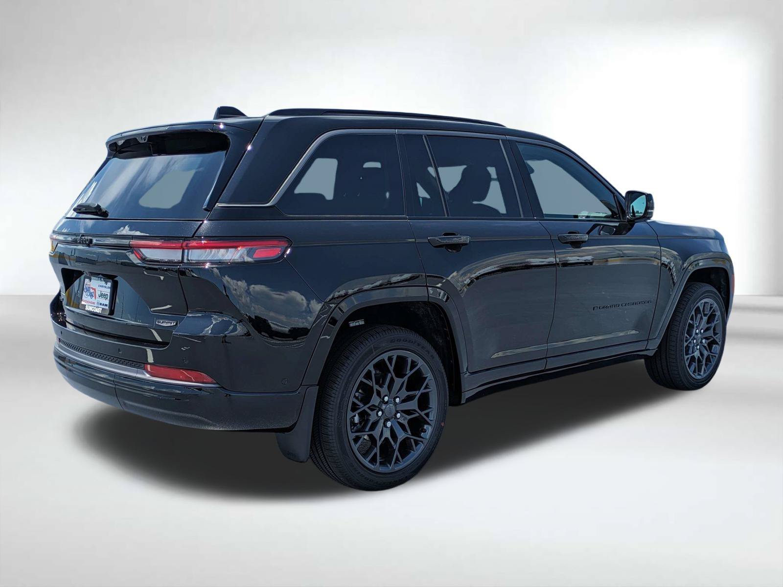 New 2026 Diamond Black Crystal Pearl-Coat Exterior Paint Jeep Summit image 4