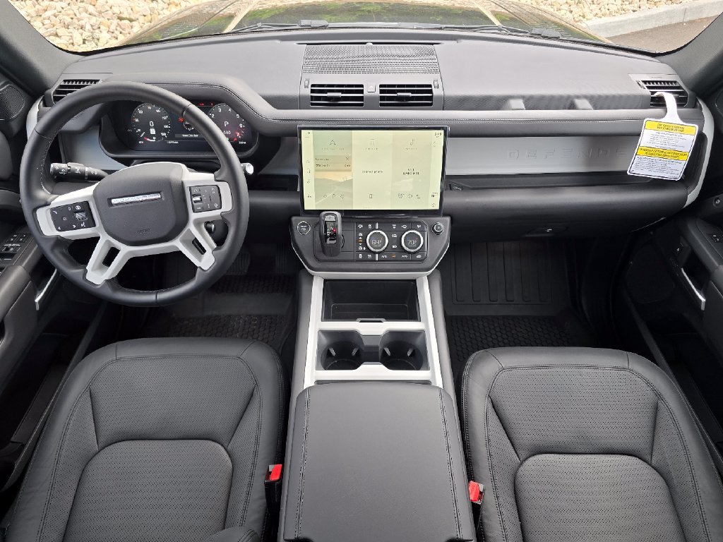 New 2026 Santorini Black Land Rover X-Dynamic se image 17