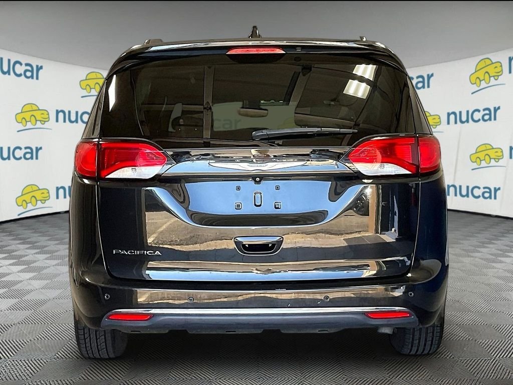 Used 2017 Black Chrysler Touring L image 5