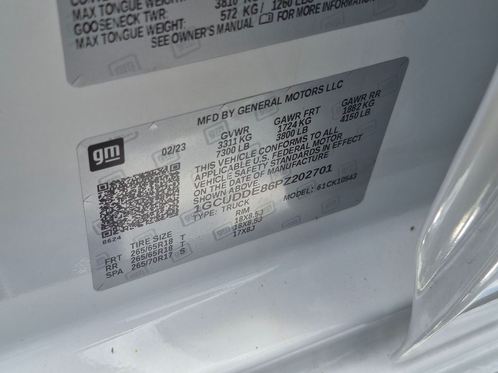 Used 2023 Summit White Chevrolet LT image 26