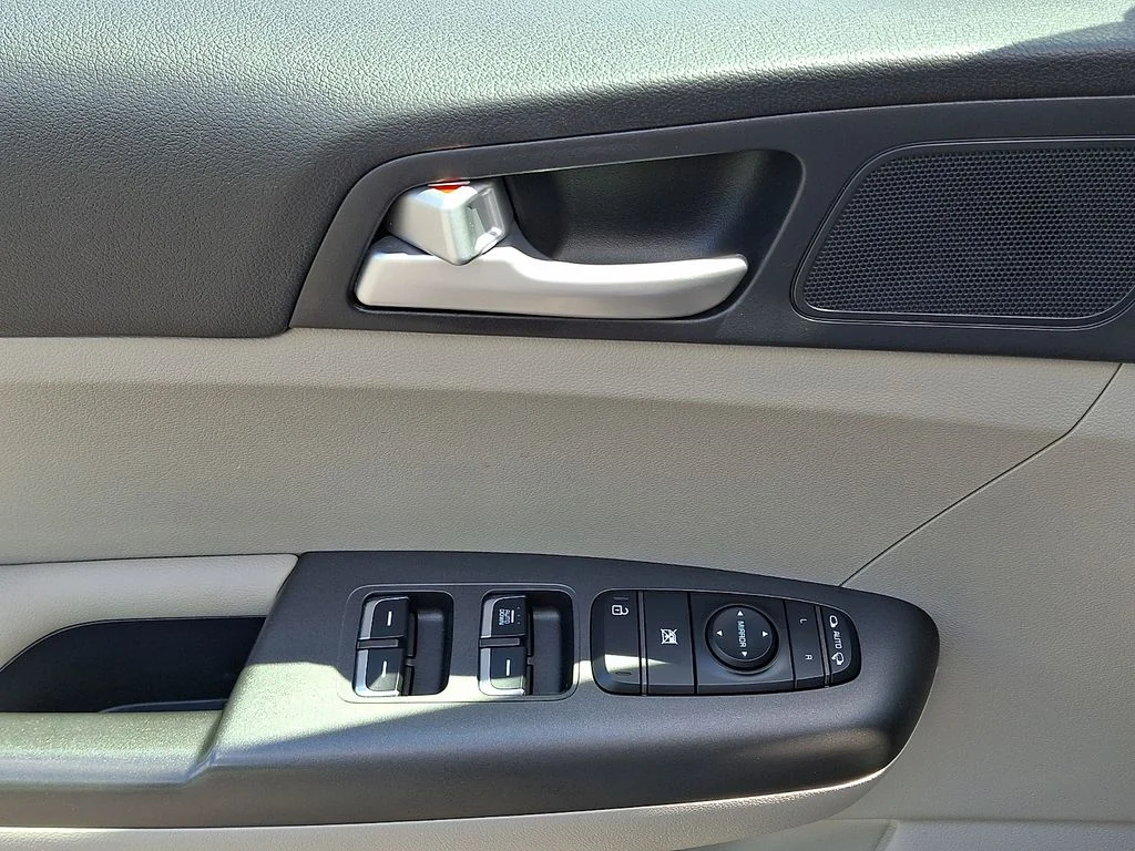 2020 Kia Sportage LX - Photo 12