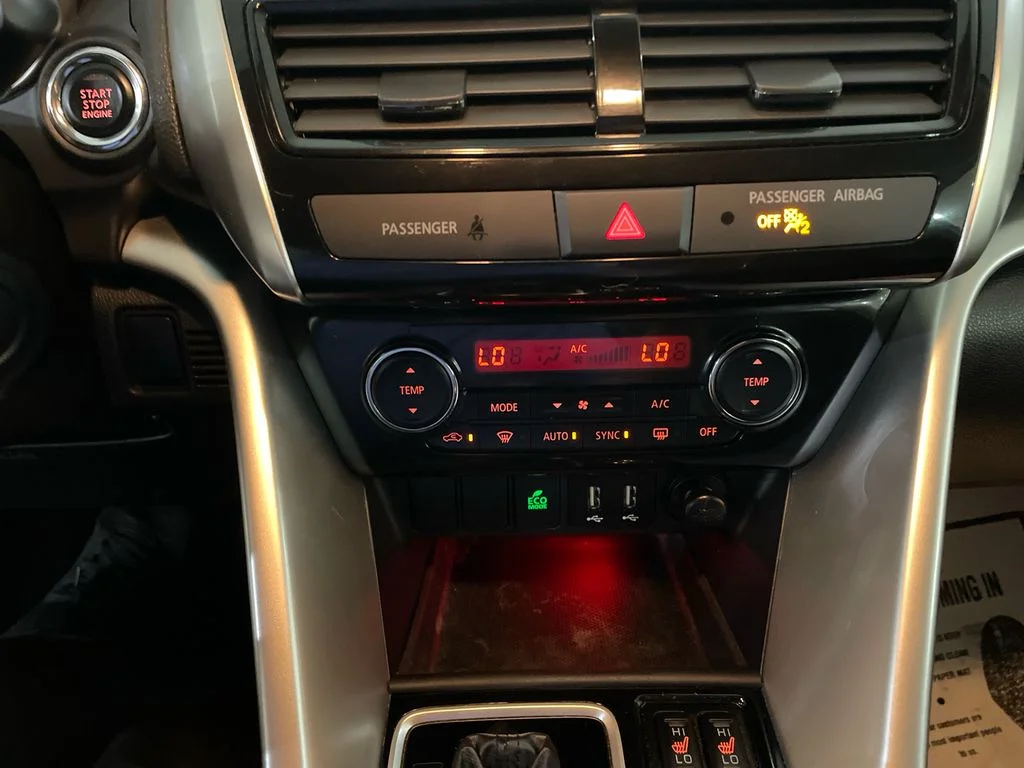 Used 2024 White Diamond Mitsubishi SE image 21