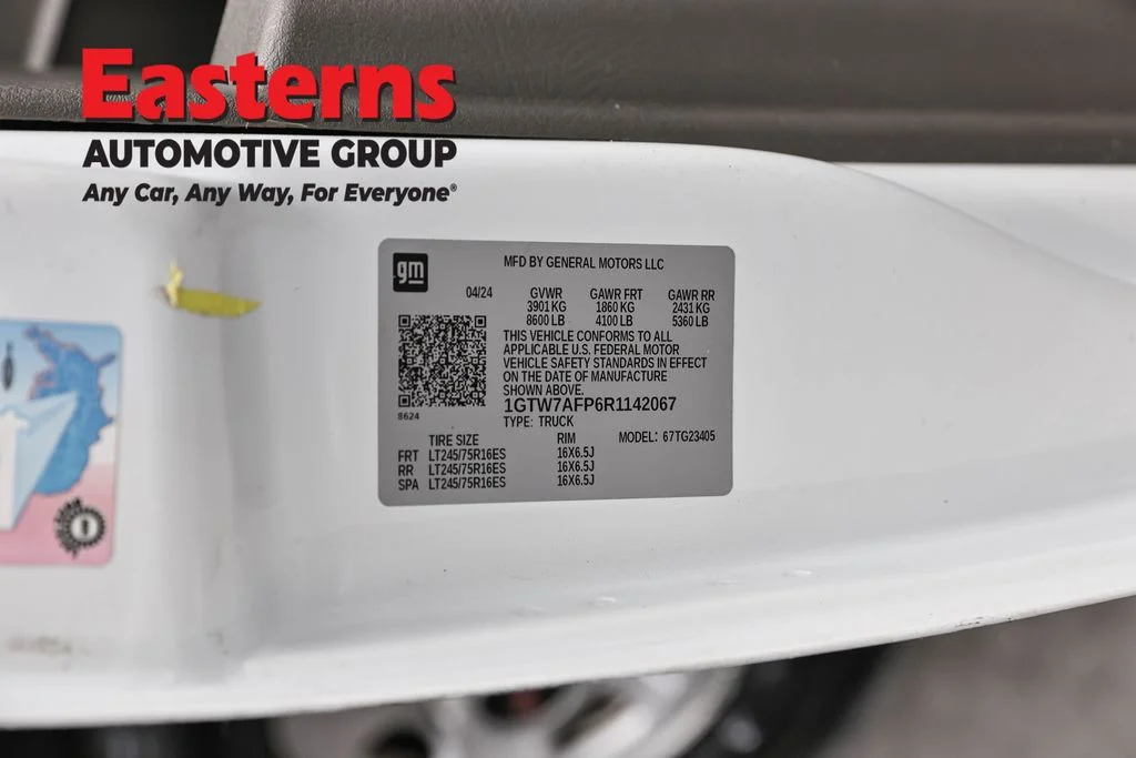 Used 2024 White GMC Work Van image 31