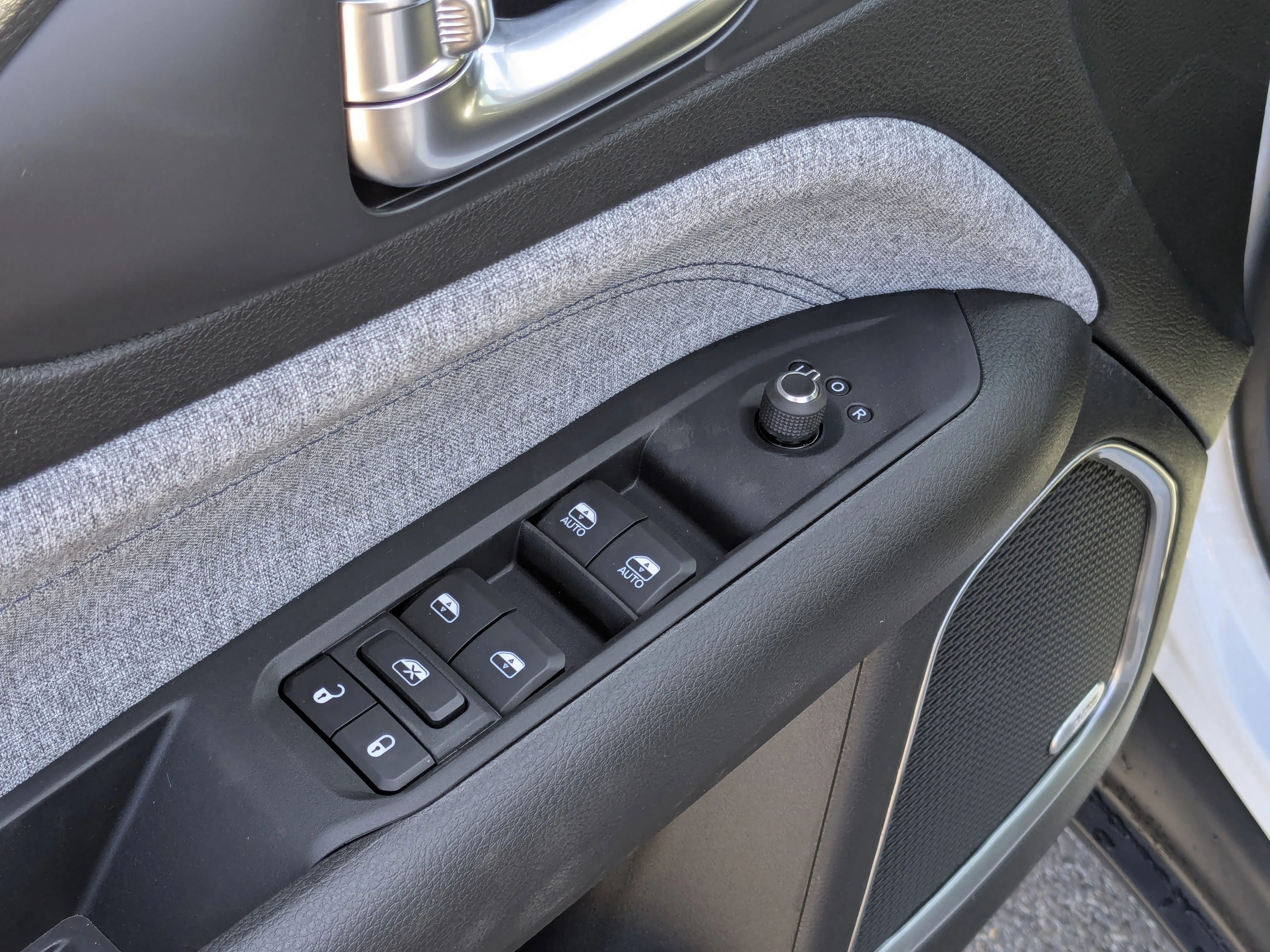 New 2026 White Jeep North - Panoramic Sunroof - Alpine Audio -  Adaptive Cruise - Power Liftgate & Tons More! image 13