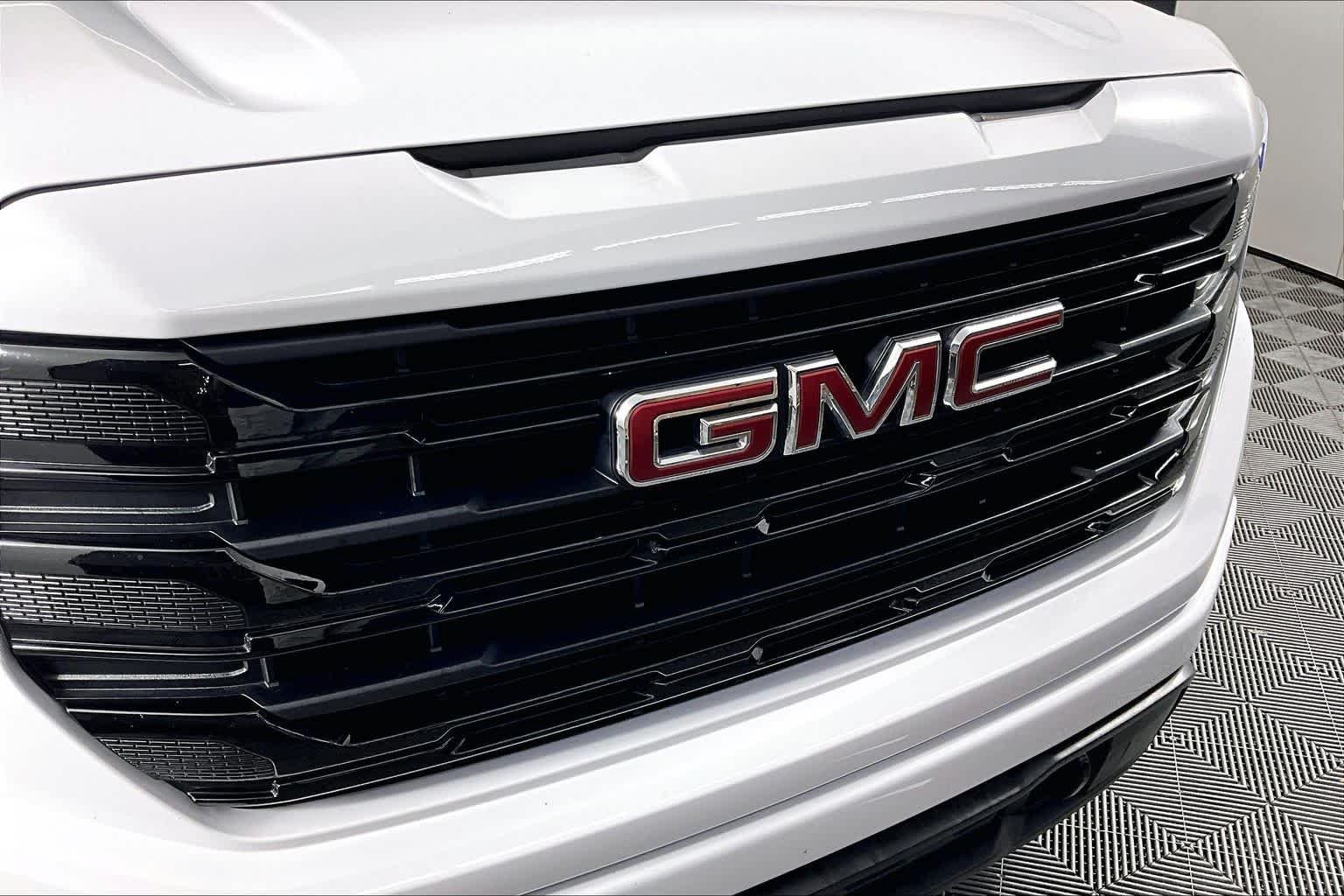 Used 2023 Summit White GMC Elevation image 30