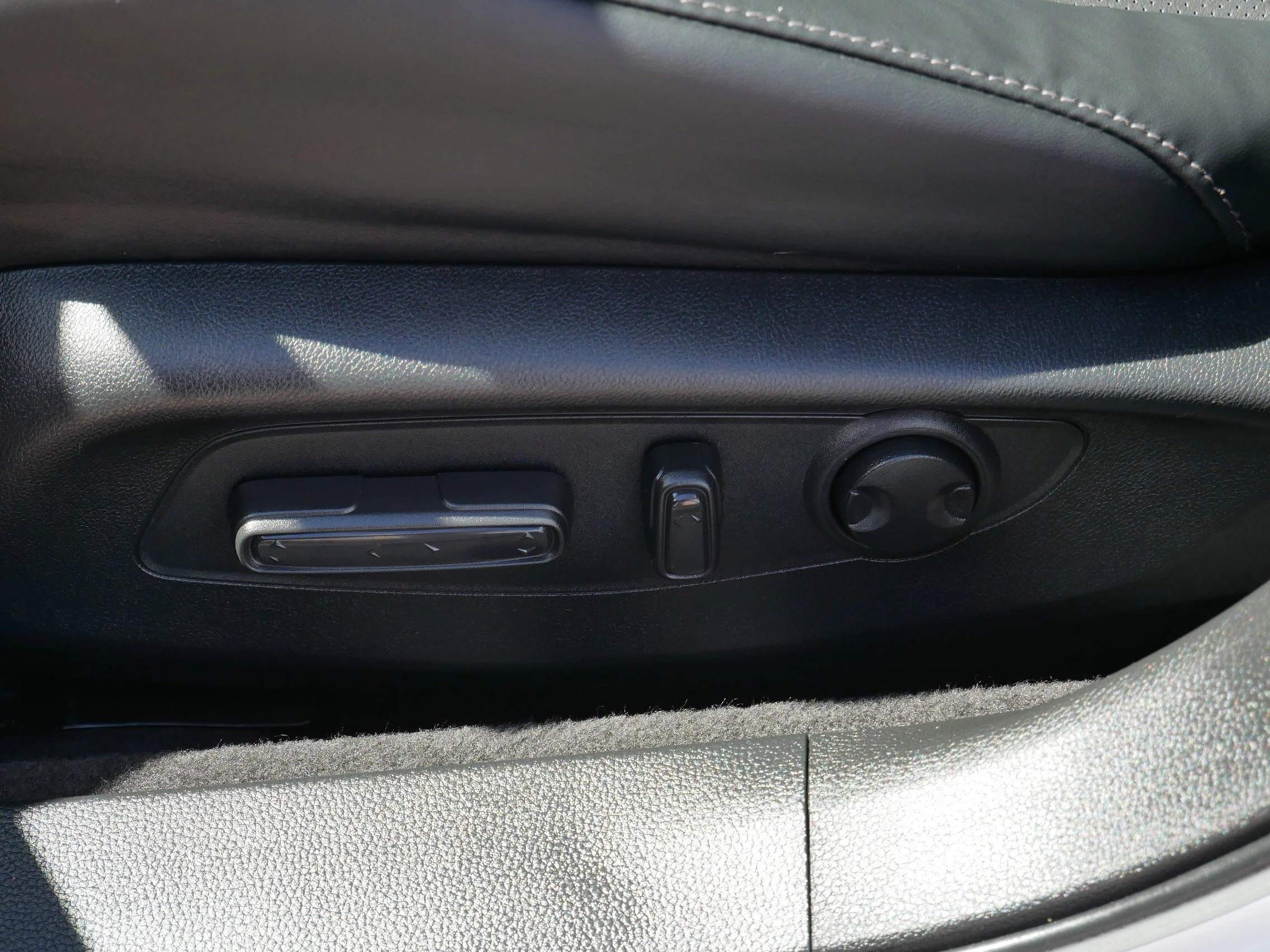 Used 2025 Platinum White Pearl Honda Touring image 19