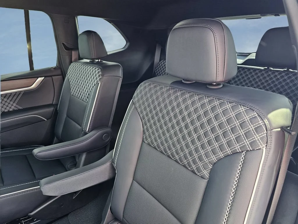 Used 2026 Glacier White Tricoat GMC Denali image 35