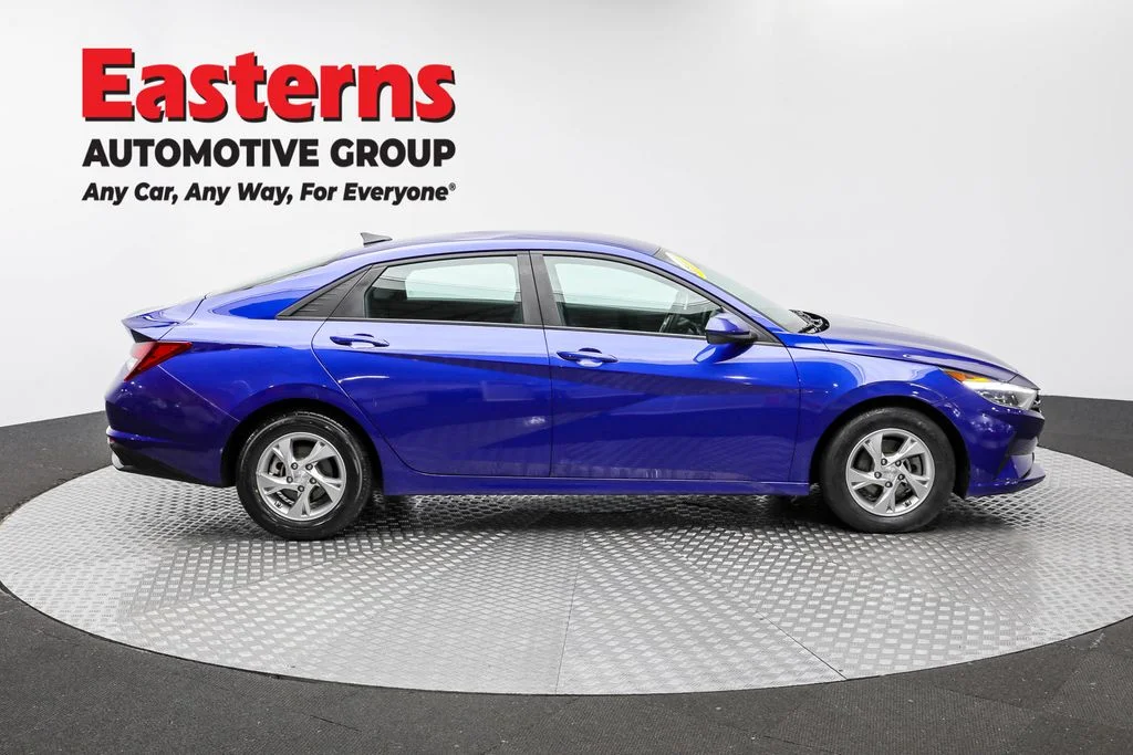 Used 2023 Blue Hyundai SE image 4