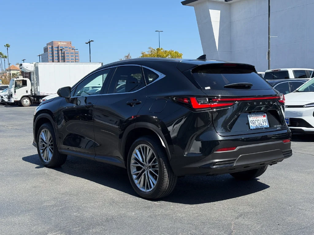 Used 2025  Lexus NX 350h Luxury image 9