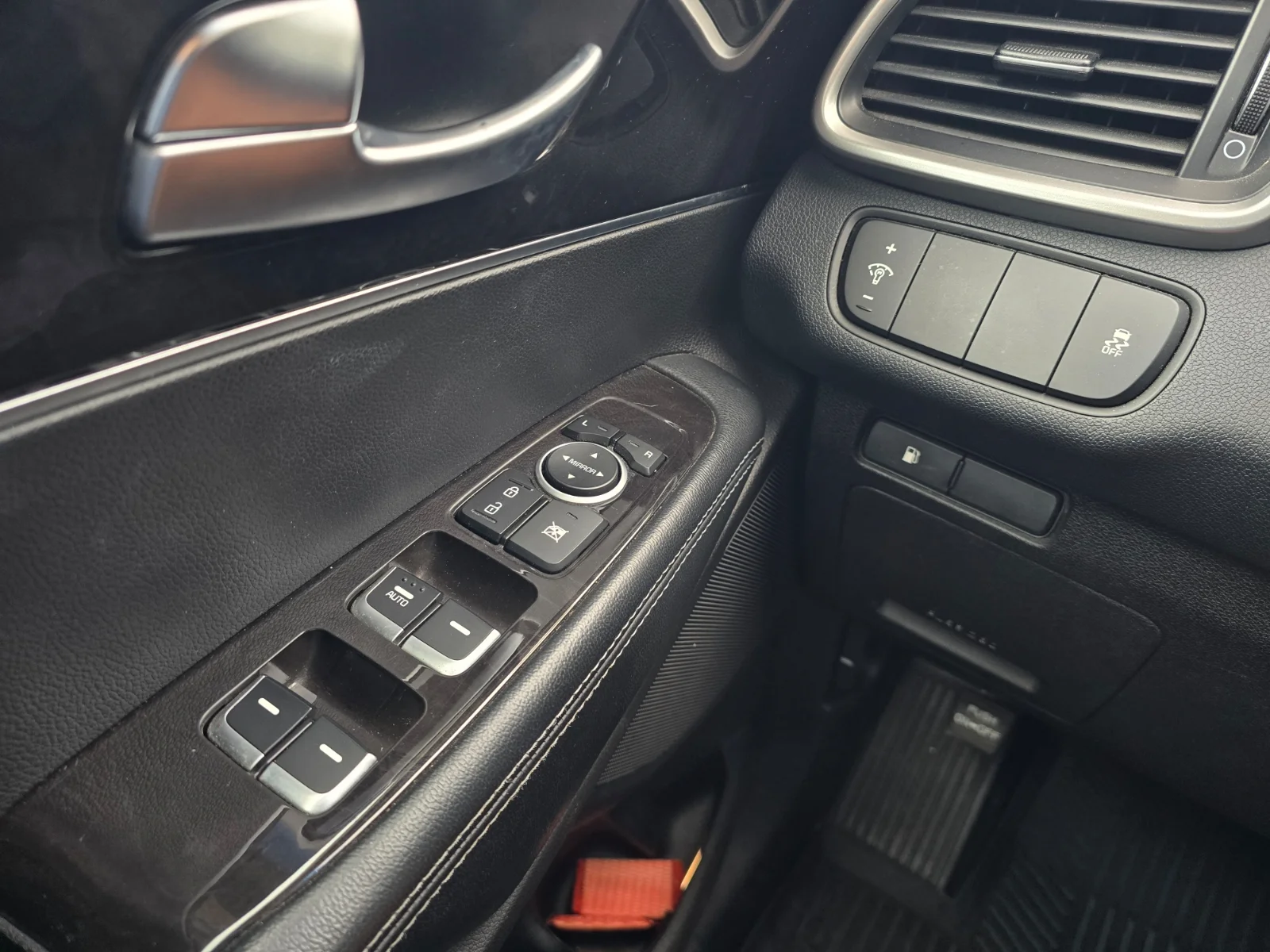 Used 2018 Titanium Silver Kia LX image 23