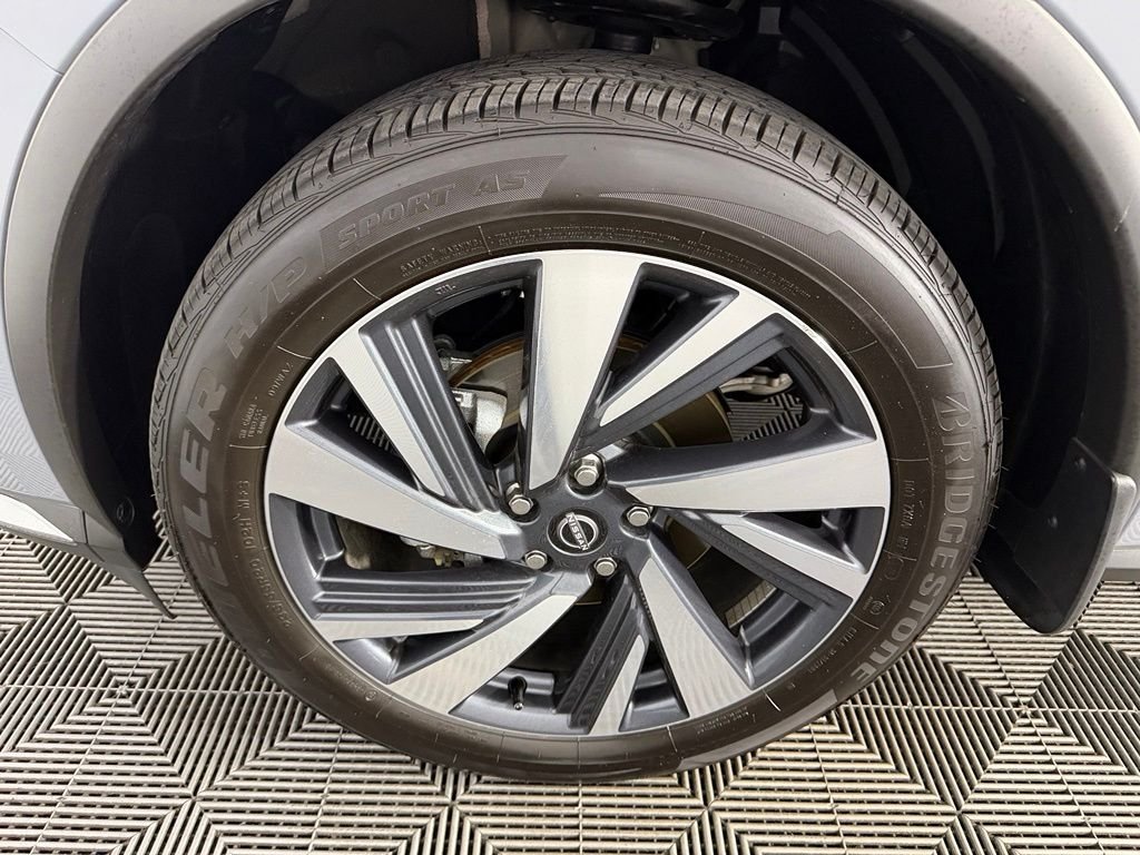 Used 2024 Gray Nissan SL image 10