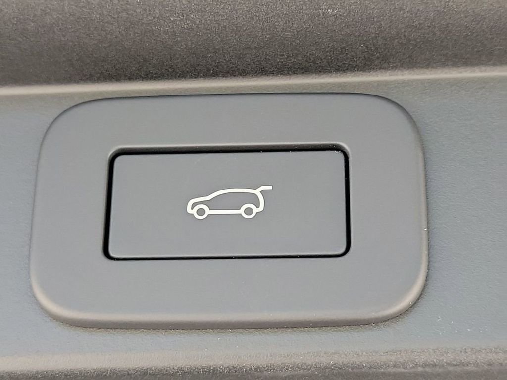 New 2026 Charente Grey Land Rover SE image 12