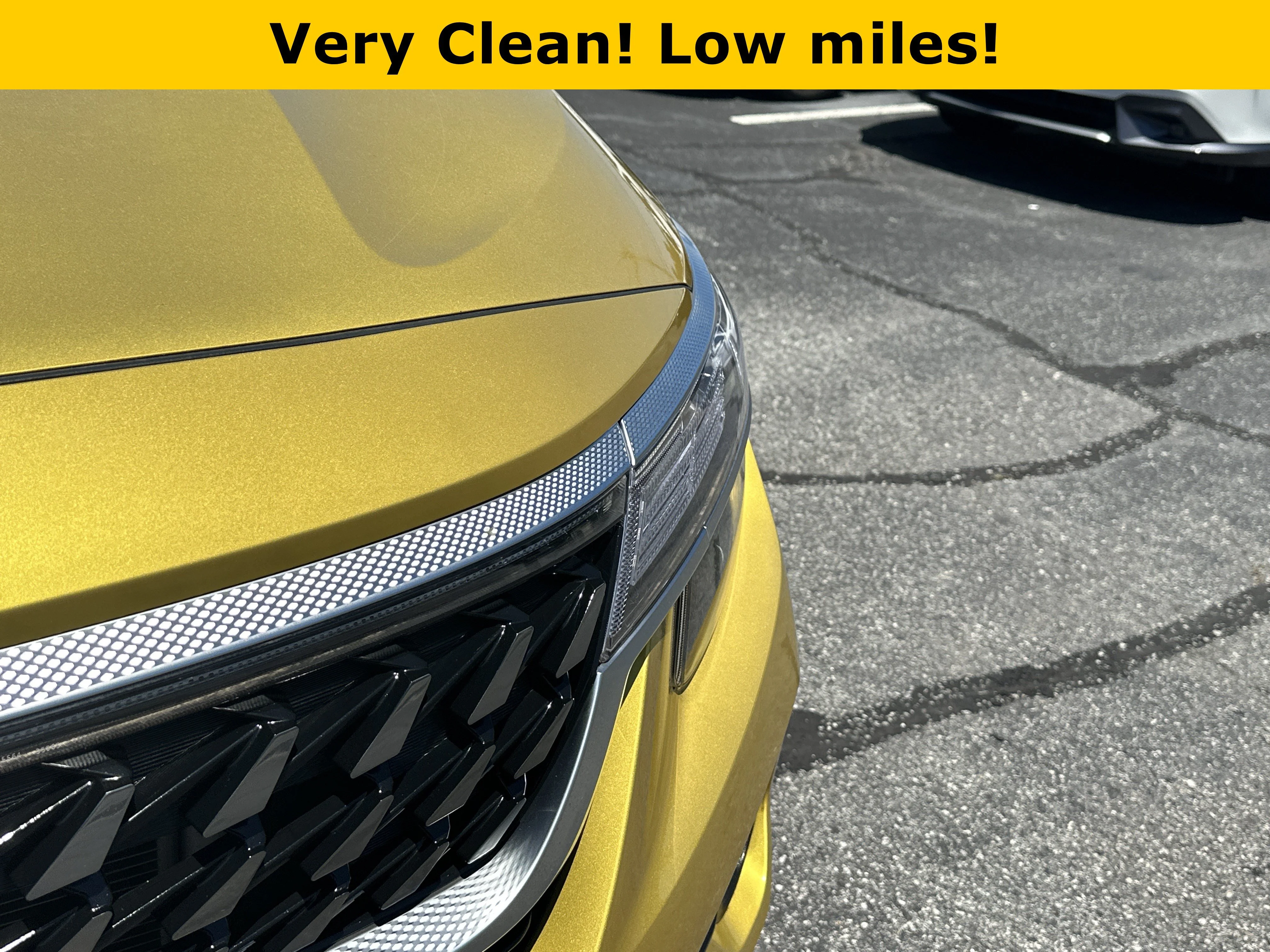Used 2023 Starbright Yellow/Black Roof Kia Nightfall image 13