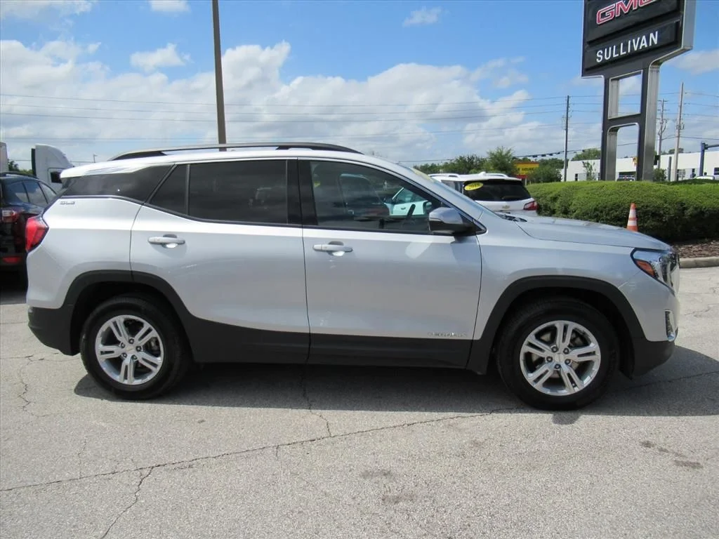 Used 2018 Silver GMC SLE image 2