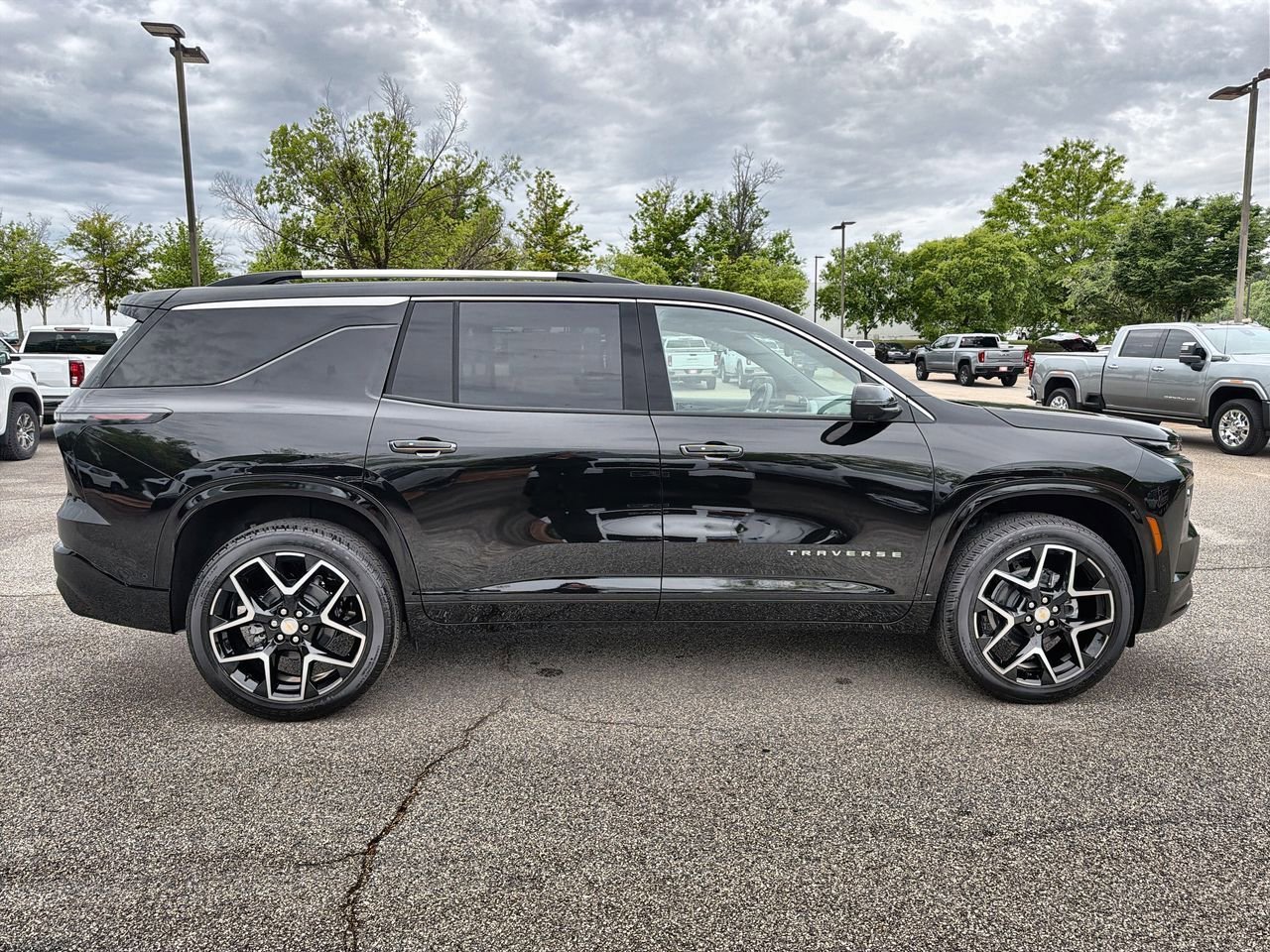 New 2026 Mosaic Black Metallic Chevrolet High Country image 9