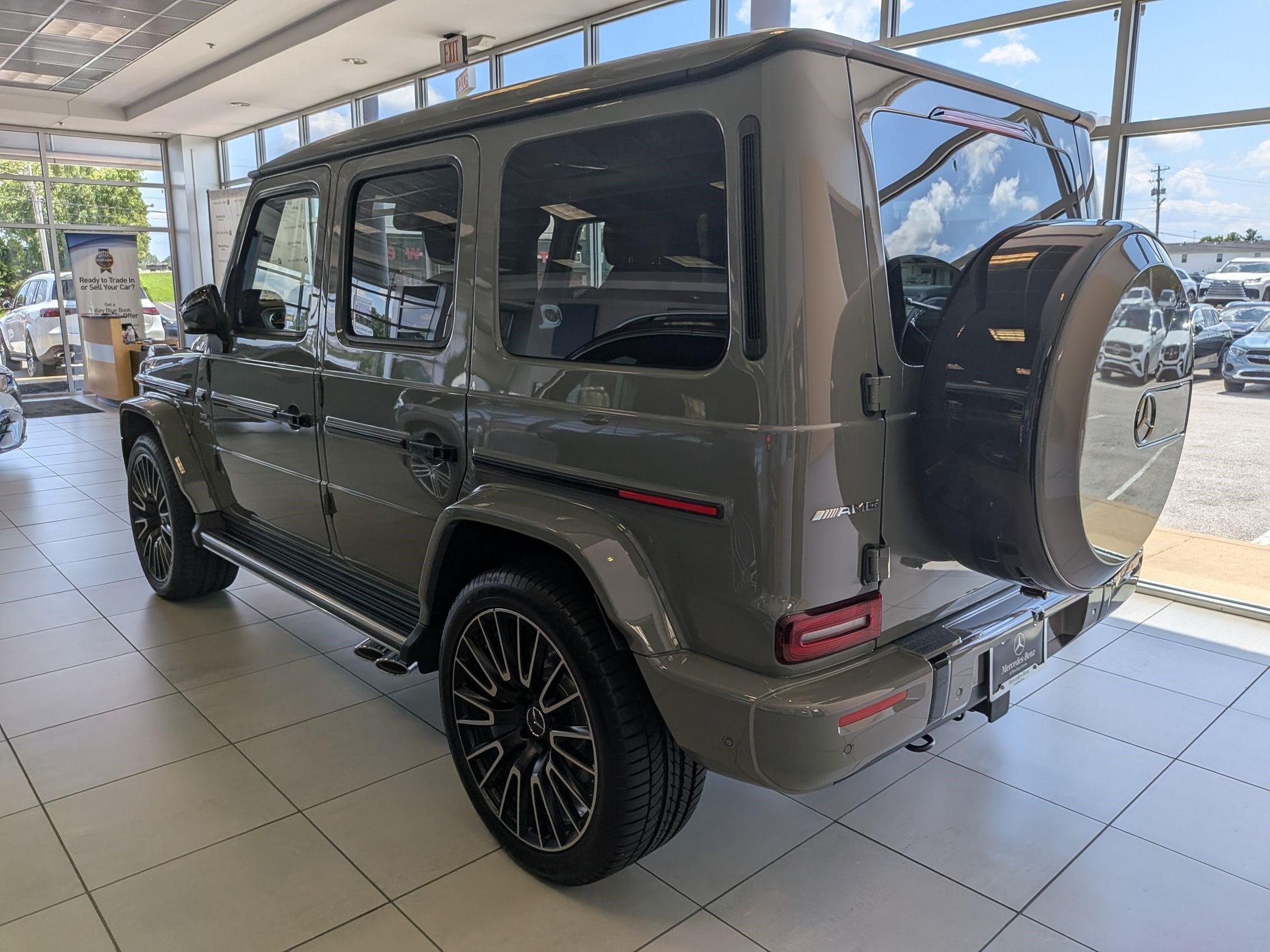 New 2027 MANUFAKTUR Arabian Grey Non- Metallic Mercedes-Benz AMG® G 63 SUV image 47