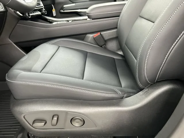 New 2027 Summit White Chevrolet LT image 21