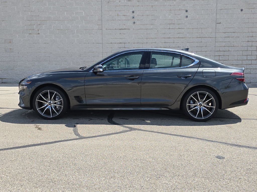 2025 GENESIS G70 Standard - Photo 10