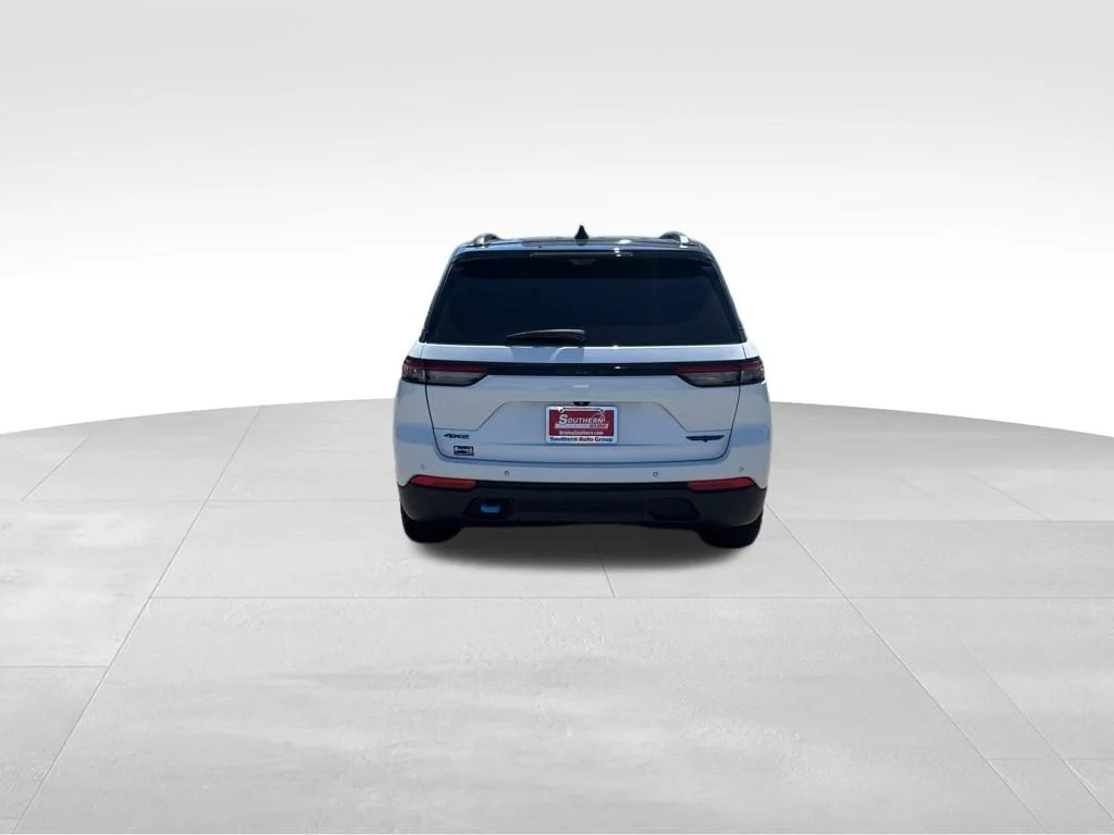 Used 2022 White Jeep Trailhawk 4xe image 4