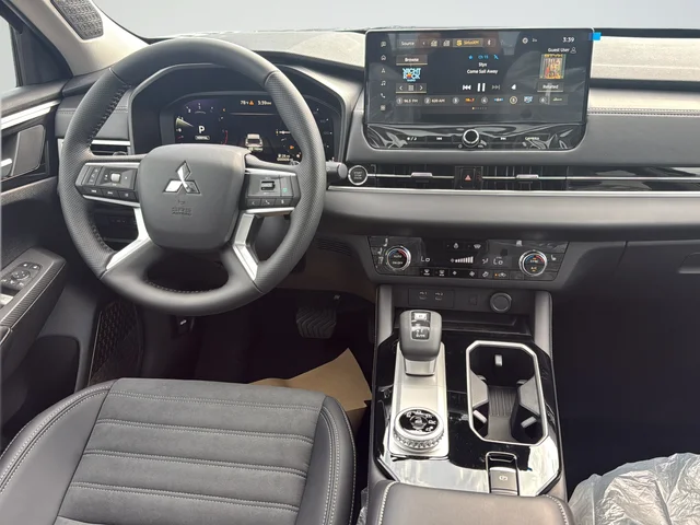 New 2026 Black Mitsubishi SE image 11