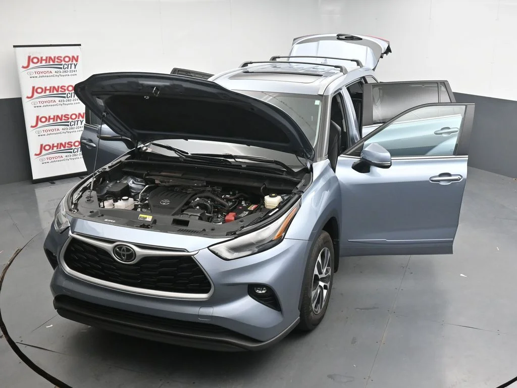 Used 2023  Toyota XLE image 44