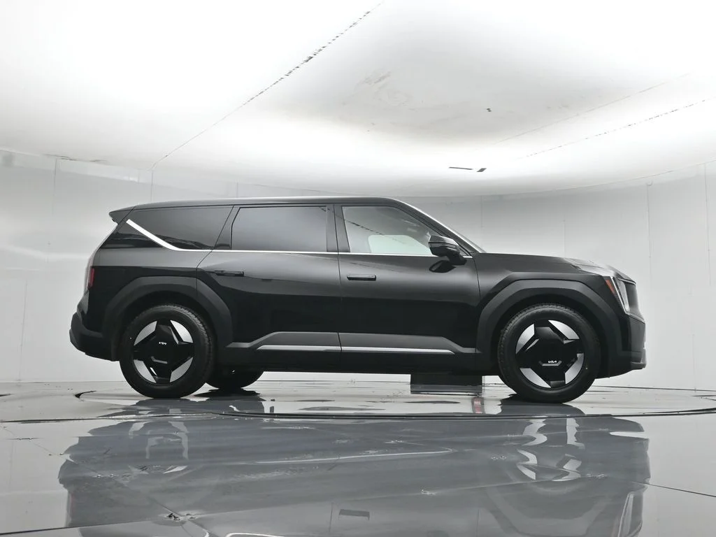 Used 2024 Black Kia Light Long Range image 52