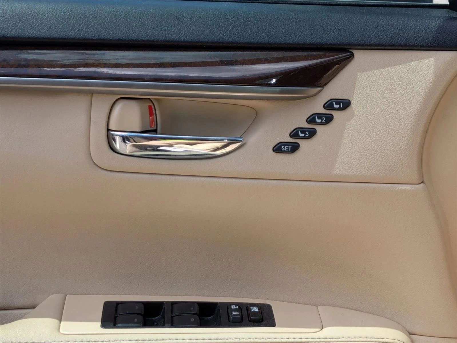 Used 2015 Nebula Gray Pearl Lexus  image 2
