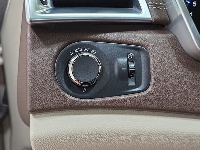 Used 2014 Silver Cadillac Luxury image 24