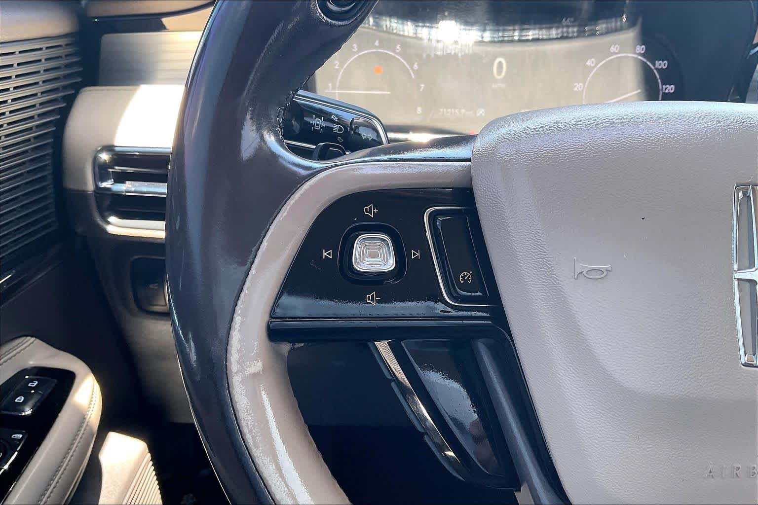 Used 2020 Iced Mocha Lincoln Standard image 22