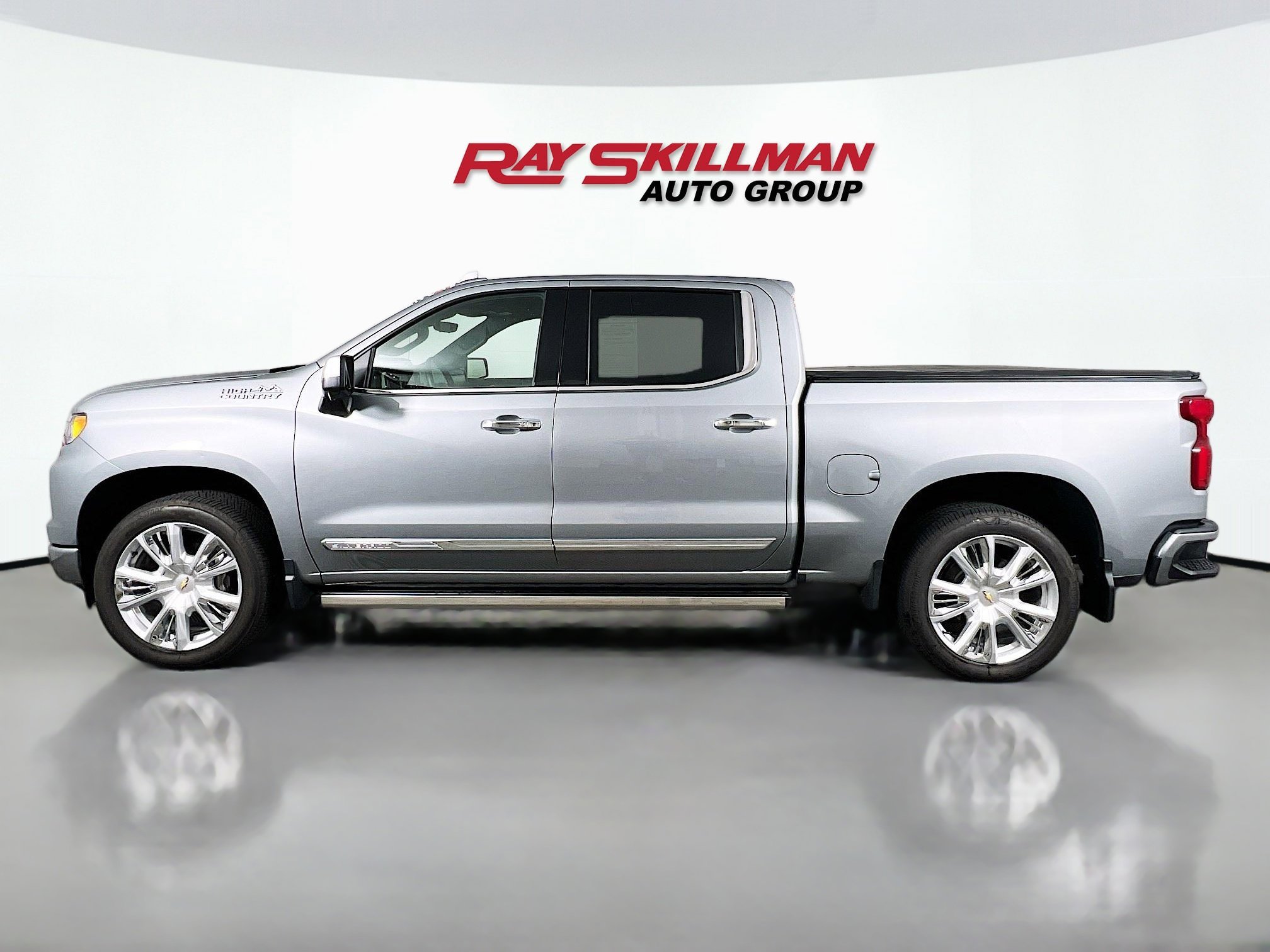 Used 2025 Sterling Gray Metallic Chevrolet HIGH COUNTRY image 4