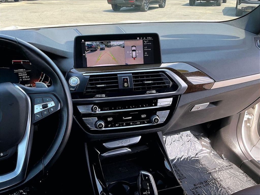 Used 2021 White BMW xDrive30i image 18